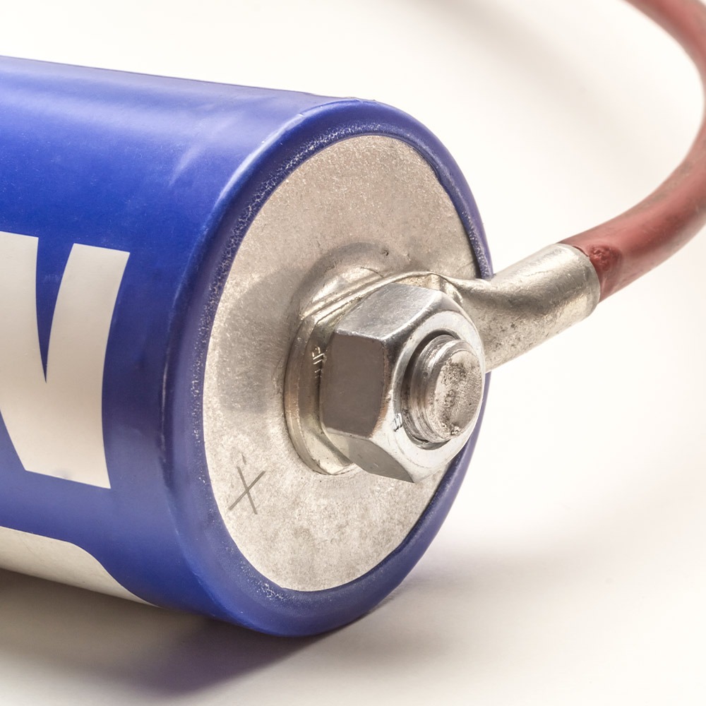 Hybrid supercapacitors with high energy and power densities for rail industry applications